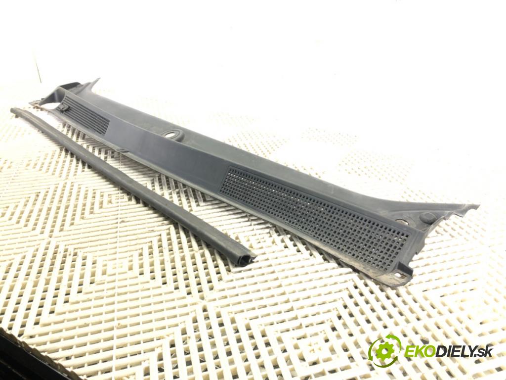 DACIA DUSTER (HM_) 2017 - 2022    1.0 TCe 90 67 kW [91 KM] benzyna 2021 - 2022  Torpédo, plast pod čelné okno  (Torpéda)