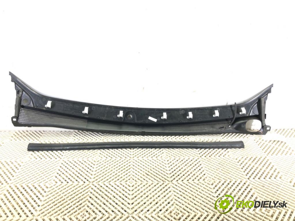 DACIA DUSTER (HM_) 2017 - 2022    1.0 TCe 90 67 kW [91 KM] benzyna 2021 - 2022  Torpédo, plast pod čelné okno  (Torpéda)