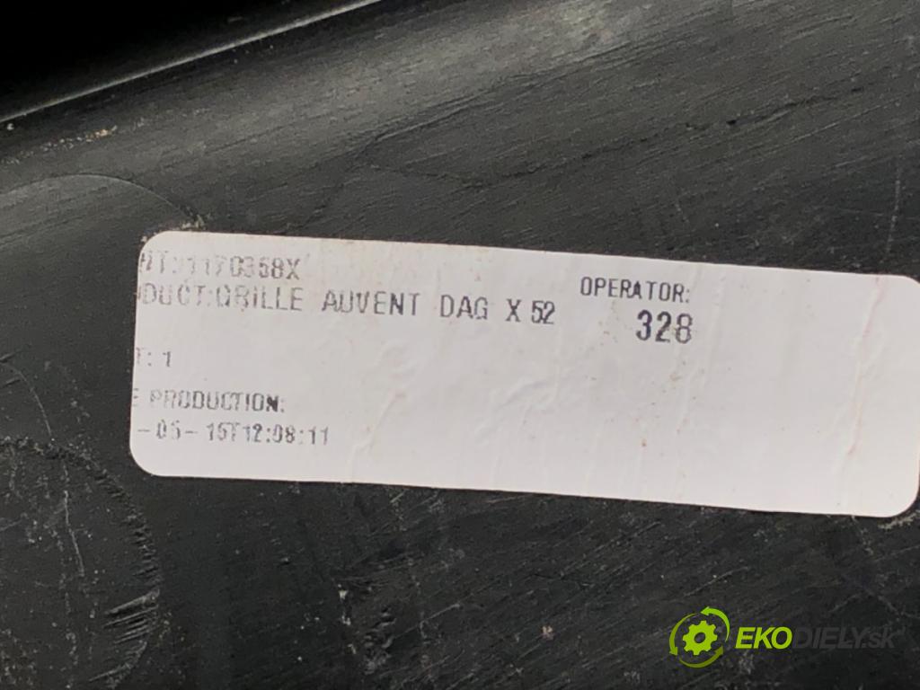 DACIA DUSTER (HM_) 2017 - 2022    1.0 TCe 90 67 kW [91 KM] benzyna 2021 - 2022  Torpédo, plast pod čelné okno  (Torpéda)