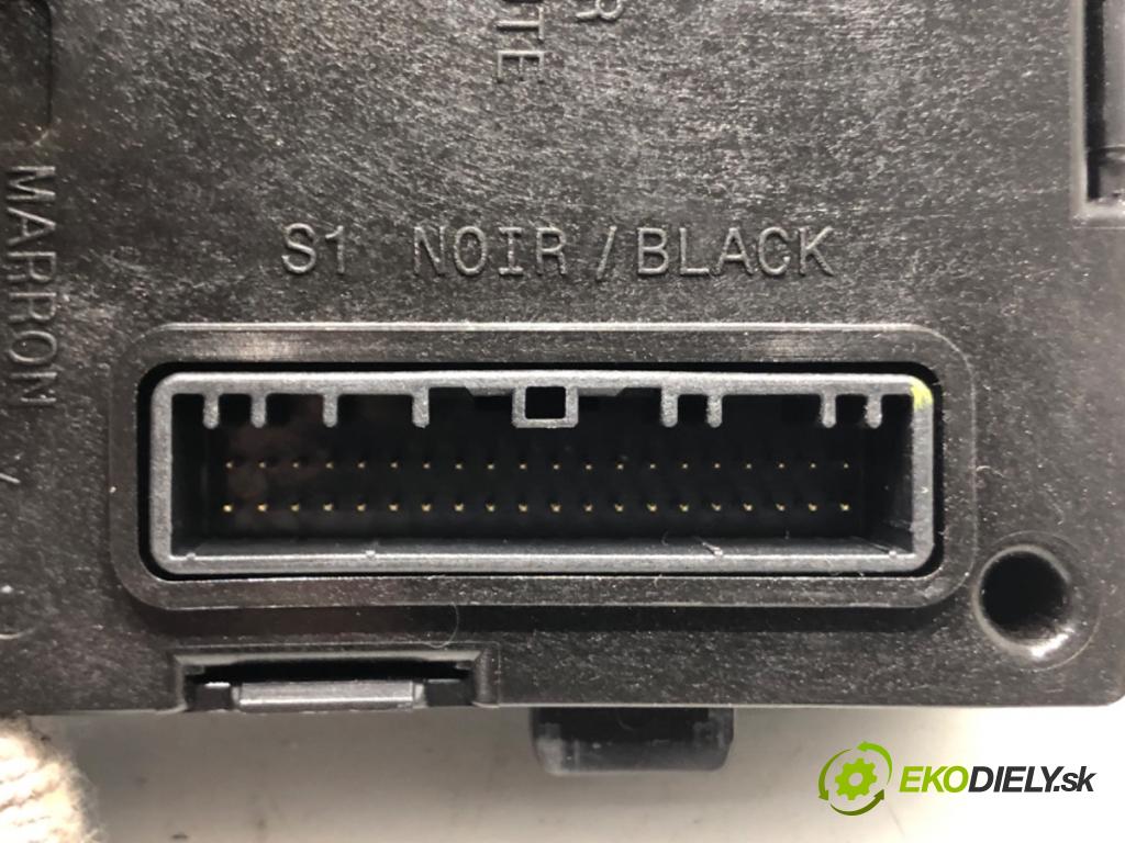 DACIA DUSTER (HM_) 2017 - 2022    1.0 TCe 90 67 kW [91 KM] benzyna 2021 - 2022  Modul BCM 284B19446R (Ostatné)