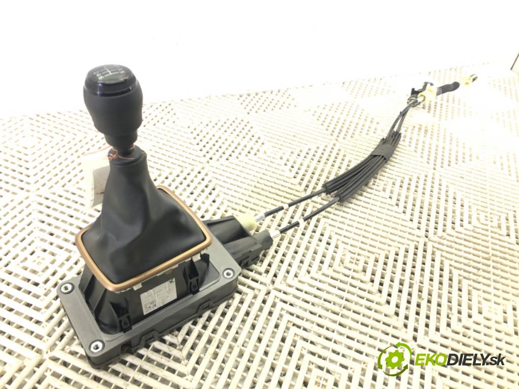 DACIA DUSTER (HM_) 2017 - 2022    1.0 TCe 90 67 kW [91 KM] benzyna 2021 - 2022  Kulisa 349015235R (Rýchlostné páky / kulisy)