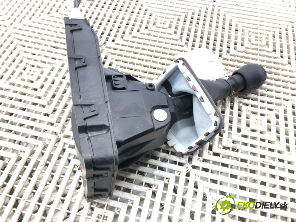 DACIA DUSTER (HM_) 2017 - 2022    1.0 TCe 90 67 kW [91 KM] benzyna 2021 - 2022  Kulisa 349015235R (Rýchlostné páky / kulisy)