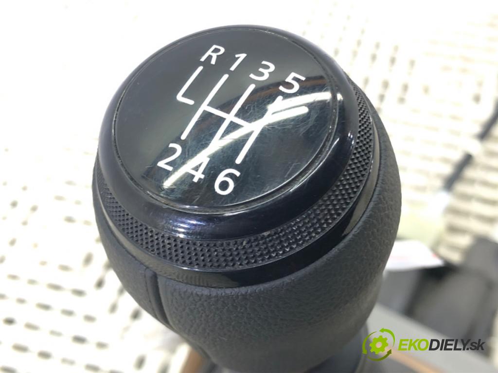 DACIA DUSTER (HM_) 2017 - 2022    1.0 TCe 90 67 kW [91 KM] benzyna 2021 - 2022  Kulisa 349015235R (Rýchlostné páky / kulisy)