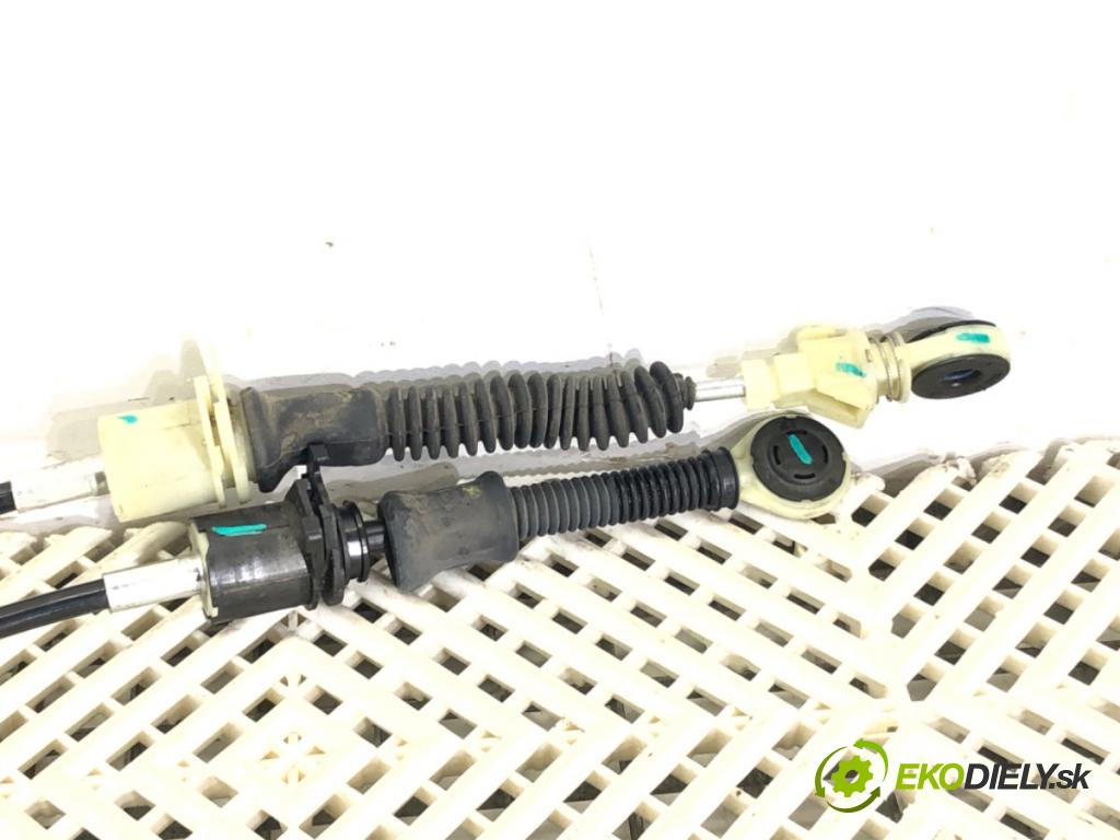 DACIA DUSTER (HM_) 2017 - 2022    1.0 TCe 90 67 kW [91 KM] benzyna 2021 - 2022  Kulisa 349015235R (Rýchlostné páky / kulisy)