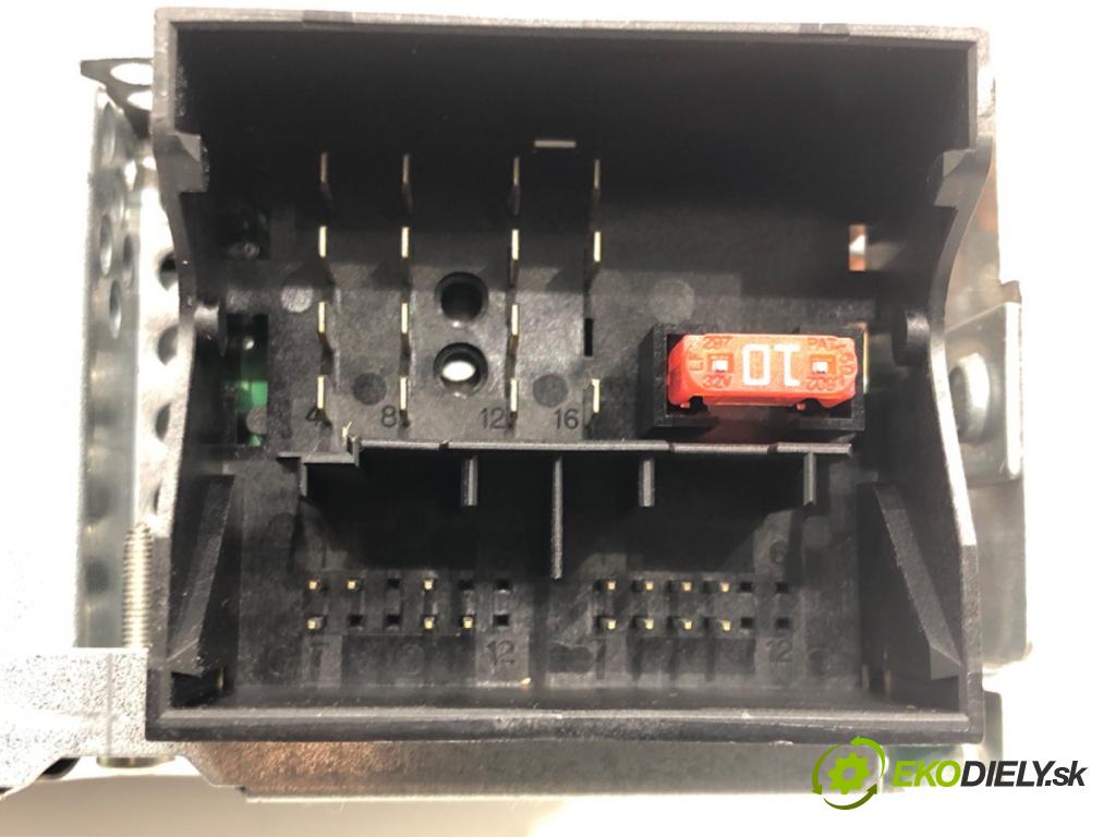 CITROEN C2 (JM_) 2003 - 2017    1.1 44 kW [60 KM] benzyna 2003 - 2012  RADIO 96613825XT (Audio zariadenia)