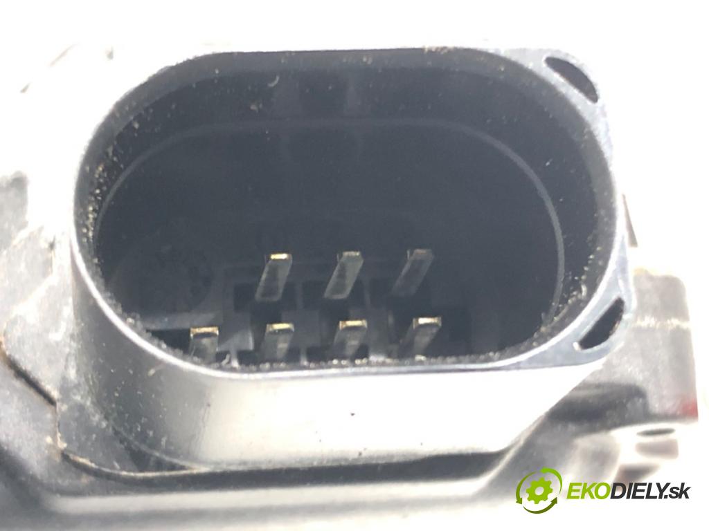 AUDI A4 B6 (8E2) 2000 - 2005    2.0 96 kW [130 KM] benzyna 2000 - 2004  zámok dveře levý zadní část 4B0839015D