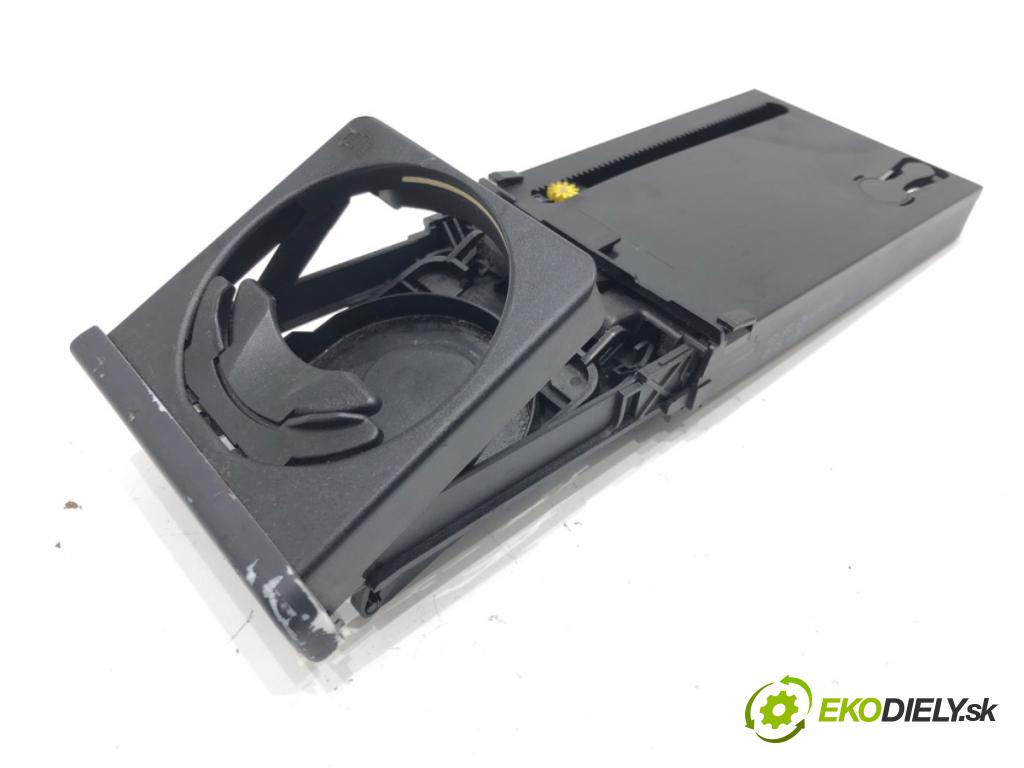 AUDI A4 B6 (8E2) 2000 - 2005    2.0 96 kW [130 KM] benzyna 2000 - 2004  Držiak na nápoje 8E1862534H (Úchyty, držiaky na nápoje)