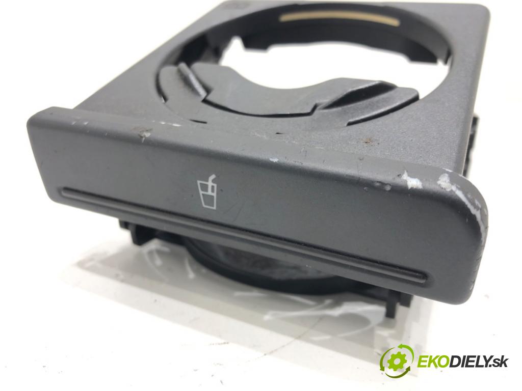 AUDI A4 B6 (8E2) 2000 - 2005    2.0 96 kW [130 KM] benzyna 2000 - 2004  Držiak na nápoje 8E1862534H (Úchyty, držiaky na nápoje)