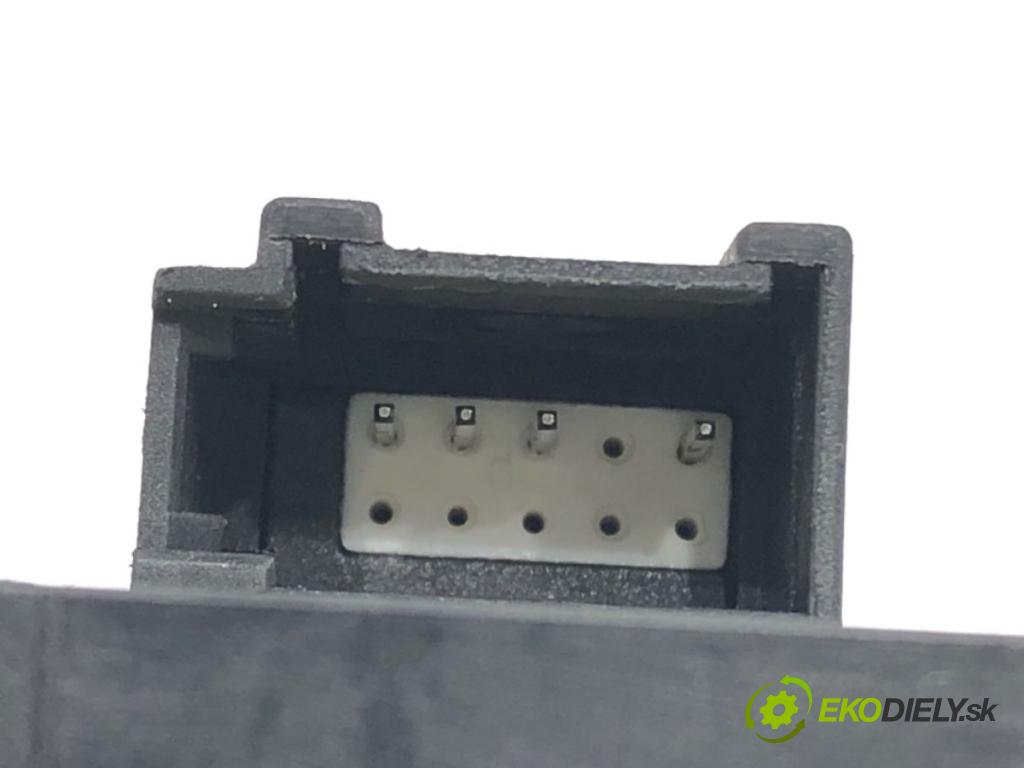 AUDI A4 B6 (8E2) 2000 - 2005    2.0 96 kW [130 KM] benzyna 2000 - 2004  Prepínač okien 8Z0959851C (Prepínače, spínače, tlačidlá a ovládače kúrenia)
