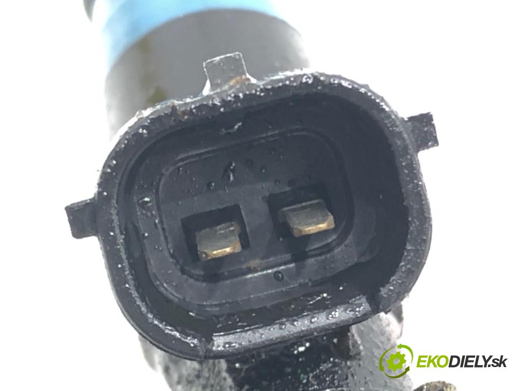 AUDI A4 B6 (8E2) 2000 - 2005    2.0 96 kW [130 KM] benzyna 2000 - 2004  Lišta vstrekovacia 06B133551K (Vstrekovacie lišty)