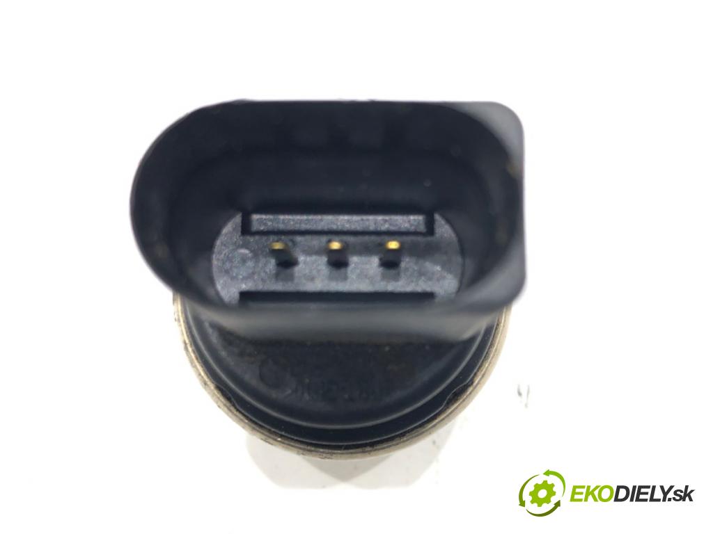 AUDI A4 B6 (8E2) 2000 - 2005    2.0 96 kW [130 KM] benzyna 2000 - 2004  snímač klimatizace 8Z0959126 (Snímače)