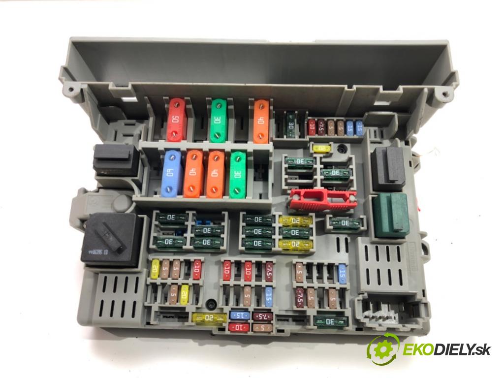 BMW 3 coupe (E92) 2005 - 2013    330 i 200 kW [272 KM] benzyna 2006 - 2010  skříňka poistková 6906622 (Pojistkové skříňky)