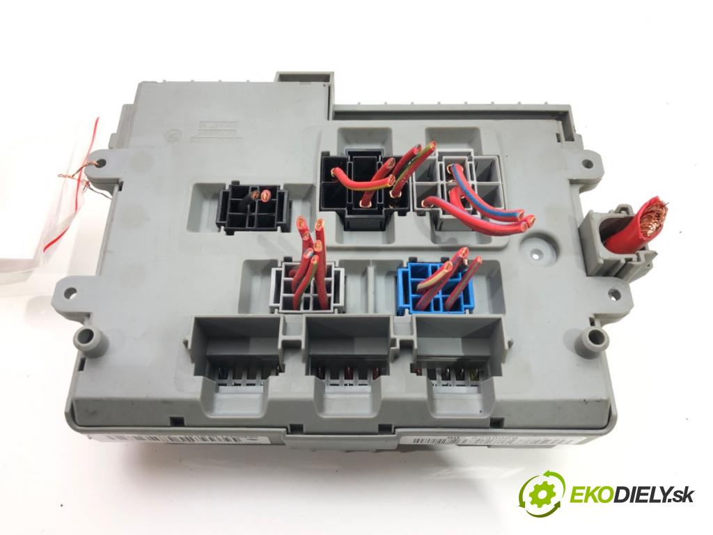 BMW 3 coupe (E92) 2005 - 2013    330 i 200 kW [272 KM] benzyna 2006 - 2010  skříňka poistková 6906622 (Pojistkové skříňky)