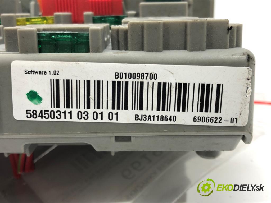 BMW 3 coupe (E92) 2005 - 2013    330 i 200 kW [272 KM] benzyna 2006 - 2010  skříňka poistková 6906622 (Pojistkové skříňky)