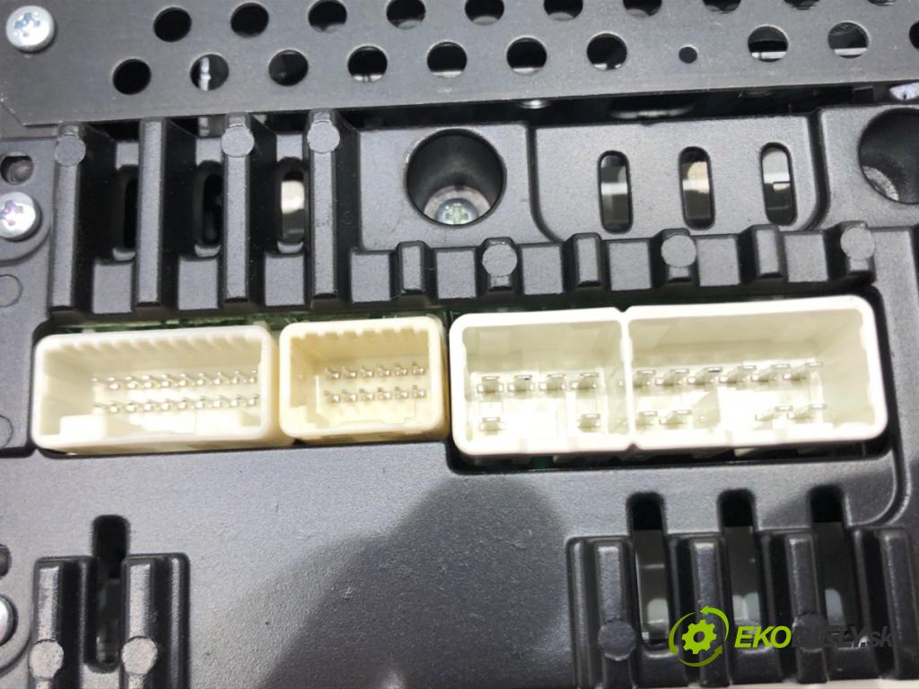 TOYOTA YARIS (_P9_) 2005 - 2014    1.3 VVT-i (SCP90_) 64 kW [87 KM] benzyna 2005 - 2010  RADIO 86120-0D201 (Audio zariadenia)