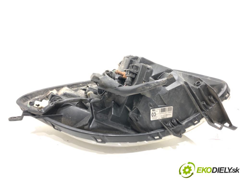 TOYOTA YARIS (_P9_) 2005 - 2014    1.3 VVT-i (SCP90_) 64 kW [87 KM] benzyna 2005 - 2010  Svetlomet pravy predný