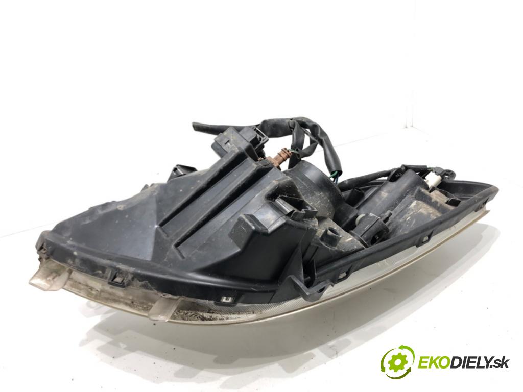 TOYOTA YARIS (_P9_) 2005 - 2014    1.3 VVT-i (SCP90_) 64 kW [87 KM] benzyna 2005 - 2010  Svetlomet pravy predný