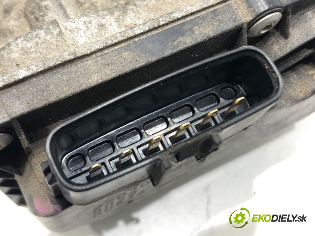 TOYOTA YARIS (_P9_) 2005 - 2014    1.3 VVT-i (SCP90_) 64 kW [87 KM] benzyna 2005 - 2010  Škrtiaca klapka 22030-23010 (Škrtiace klapky)
