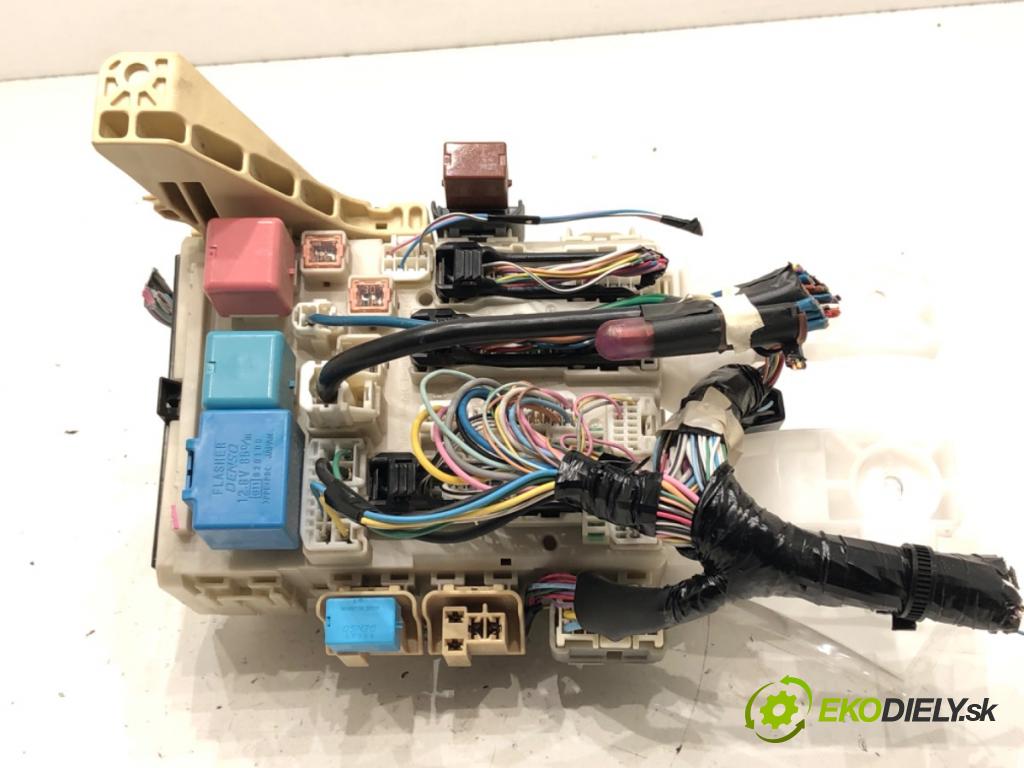 TOYOTA YARIS (_P9_) 2005 - 2014    1.3 VVT-i (SCP90_) 64 kW [87 KM] benzyna 2005 - 2010  modul BSI 82730-52700 (Pojistkové skříňky)