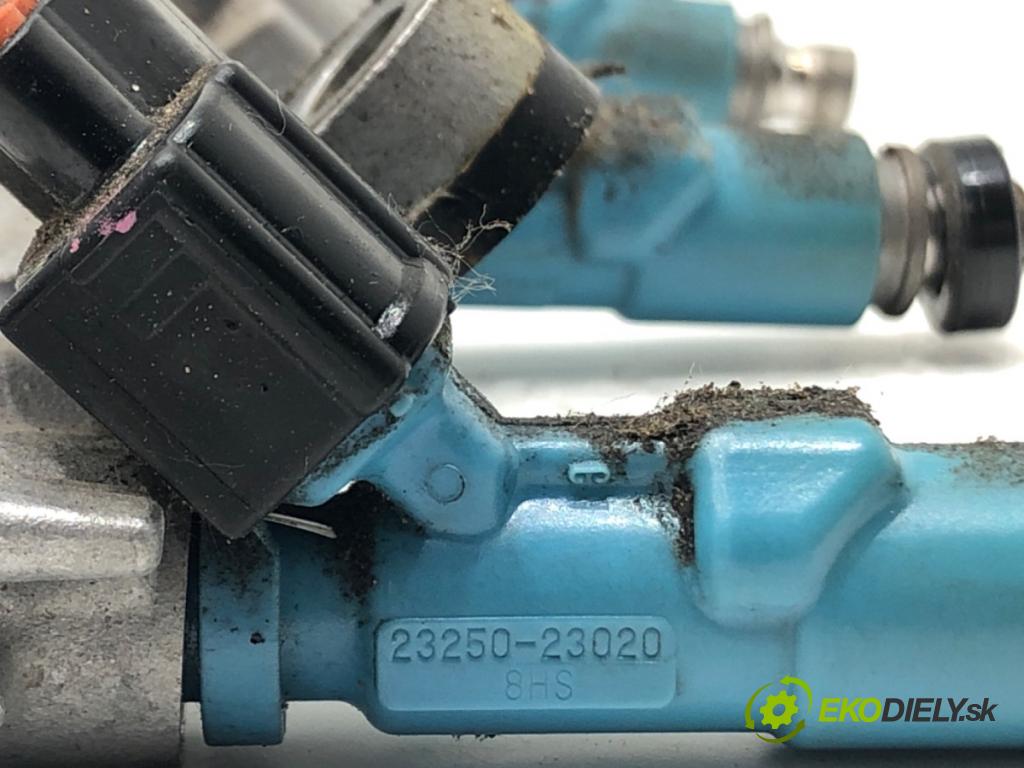 TOYOTA YARIS (_P9_) 2005 - 2014    1.3 VVT-i (SCP90_) 64 kW [87 KM] benzyna 2005 - 2010  Lišta vstrekovacia 23250-23020 (Vstrekovacie lišty)