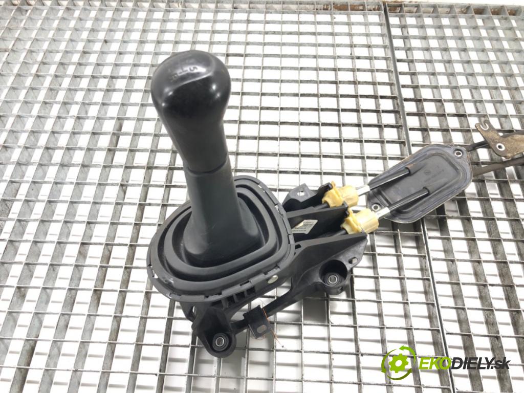 TOYOTA YARIS (_P9_) 2005 - 2014    1.3 VVT-i (SCP90_) 64 kW [87 KM] benzyna 2005 - 2010  Kulisa 33530-0D040 (Rýchlostné páky / kulisy)