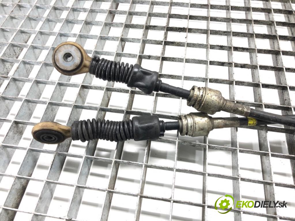 TOYOTA YARIS (_P9_) 2005 - 2014    1.3 VVT-i (SCP90_) 64 kW [87 KM] benzyna 2005 - 2010  Kulisa 33530-0D040 (Rýchlostné páky / kulisy)