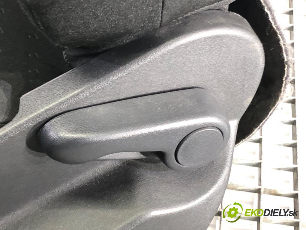 TOYOTA YARIS (_P9_) 2005 - 2014    1.3 VVT-i (SCP90_) 64 kW [87 KM] benzyna 2005 - 2010  Sedadlo ľavy predný