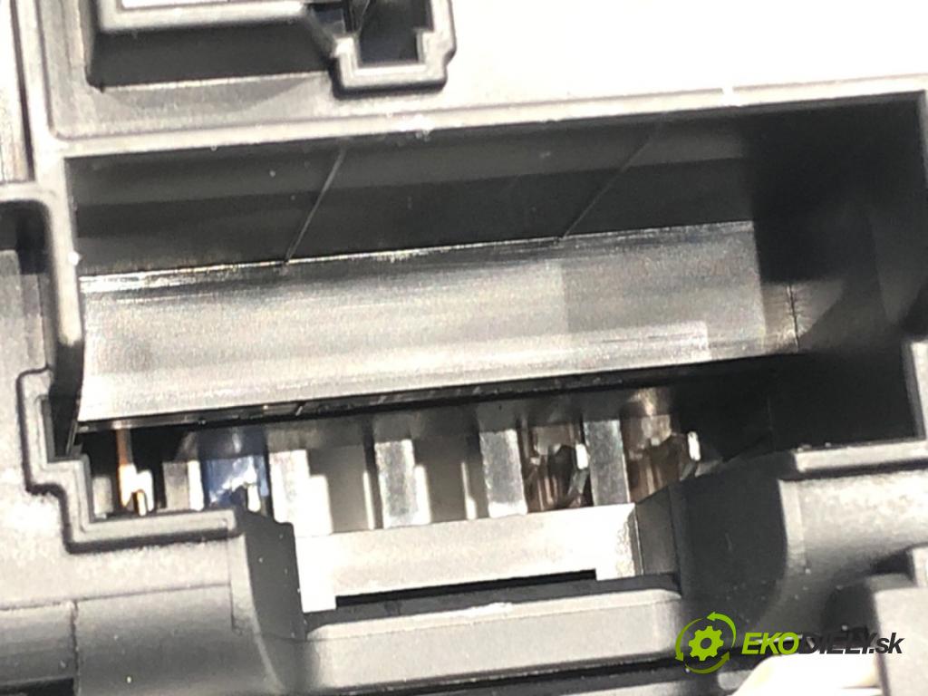 BMW 3 Gran Turismo (F34) 2012 - 2022    320 i 135 kW [184 KM] benzyna 2013 - 2016  skříňka poistková 9261110 (Pojistkové skříňky)