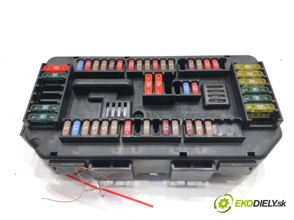 BMW 3 Gran Turismo (F34) 2012 - 2022    320 i 135 kW [184 KM] benzyna 2013 - 2016  skříňka poistková 9224879 (Pojistkové skříňky)