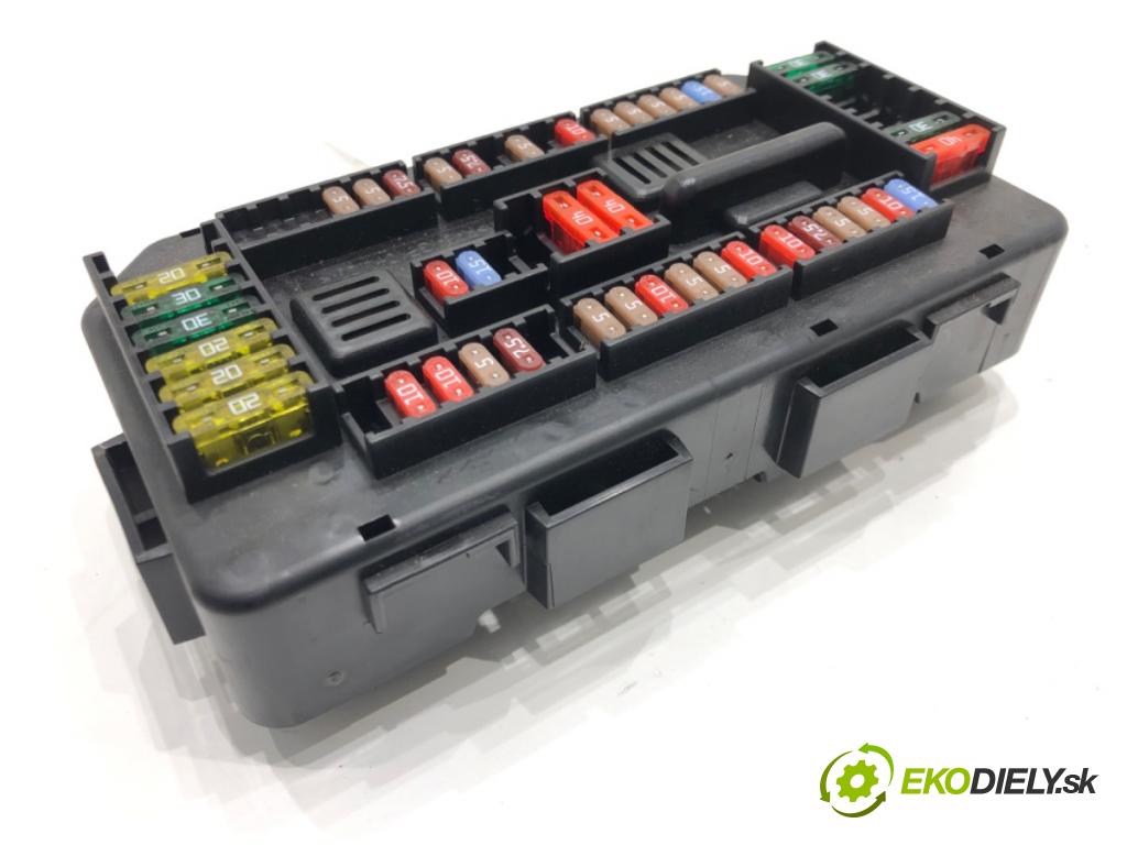 BMW 3 Gran Turismo (F34) 2012 - 2022    320 i 135 kW [184 KM] benzyna 2013 - 2016  skříňka poistková 9224879 (Pojistkové skříňky)