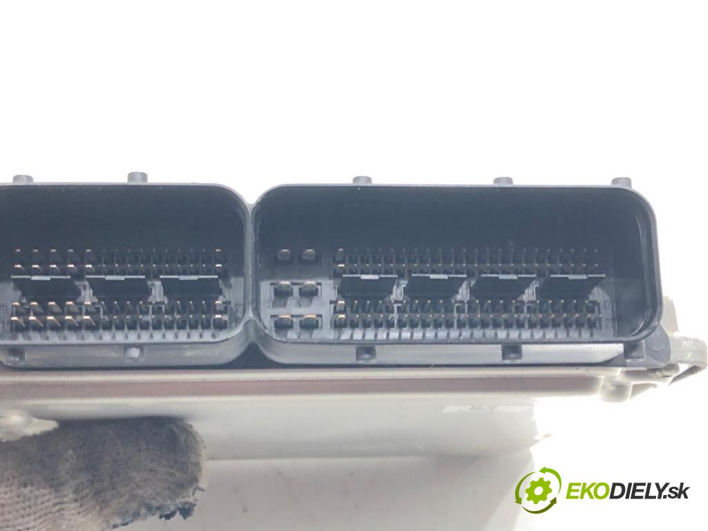 VW TOUAREG (7LA, 7L6, 7L7) 2002 - 2013    3.0 TDI 155 kW [211 KM] olej napędowy 2006 - 2010  riadiaca jednotka Motor 7L0907401E (Riadiace jednotky)