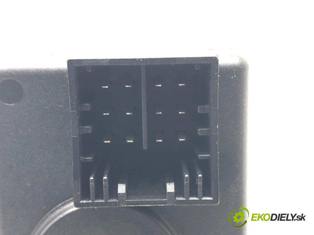 VW TOUAREG (7LA, 7L6, 7L7) 2002 - 2013    3.0 TDI 155 kW [211 KM] olej napędowy 2006 - 2010  spinačka 3D0905865E (Spínacie skrinky a kľúče)