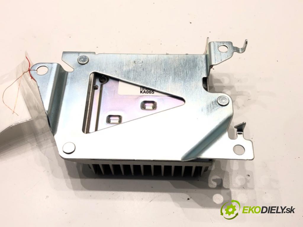 MAZDA CX-5 (KE, GH) 2011 - 2017    2.2 D 4WD (KE2AW) 129 kW [175 KM] olej napędowy 2012 - 2017  Zosilňovač KA065 (Zosilňovače)