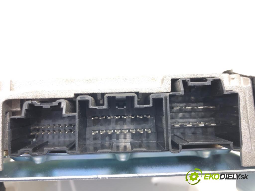 MAZDA CX-5 (KE, GH) 2011 - 2017    2.2 D 4WD (KE2AW) 129 kW [175 KM] olej napędowy 2012 - 2017  Zosilňovač KA065 (Zosilňovače)