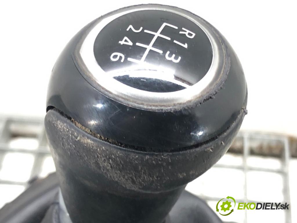 MAZDA CX-5 (KE, GH) 2011 - 2017    2.2 D 4WD (KE2AW) 129 kW [175 KM] olej napędowy 2012 - 2017  Kulisa KE40B (Rýchlostné páky / kulisy)