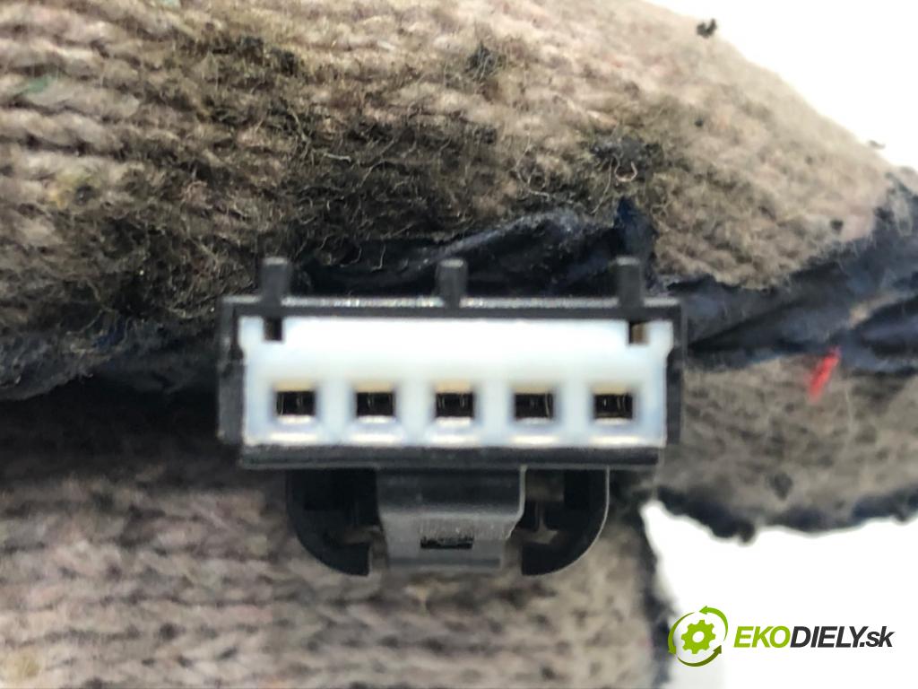 FORD USA ESCAPE IV 2019 - 2024    2.0 B 184kW (250 KM)  zpětné zrcátko vnitřní JU5A17E678CA (Světla vnitřní)