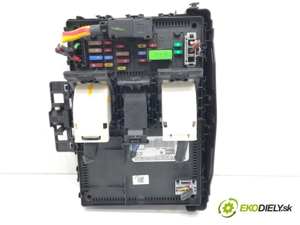 FORD USA ESCAPE IV 2019 - 2024    2.0 B 184kW (250 KM)  skříňka poistková LU5T-15604-CCDD (Pojistkové skříňky)