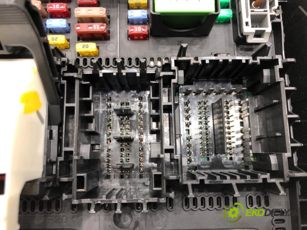 FORD USA ESCAPE IV 2019 - 2024    2.0 B 184kW (250 KM)  skříňka poistková LU5T-15604-CCDD (Pojistkové skříňky)