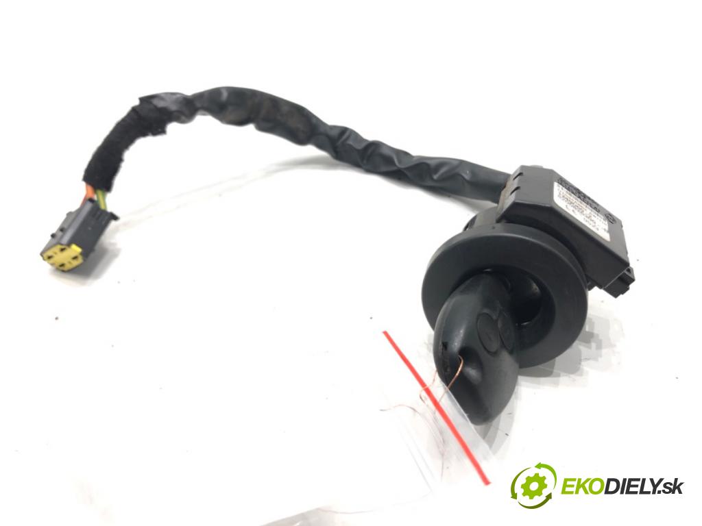 DACIA DUSTER (HS_) 2010 - 2018    1.6 16V 77 kW [105 KM] benzyna 2010 - 2018  spinačka 8200826300 (Spínacie skrinky a kľúče)