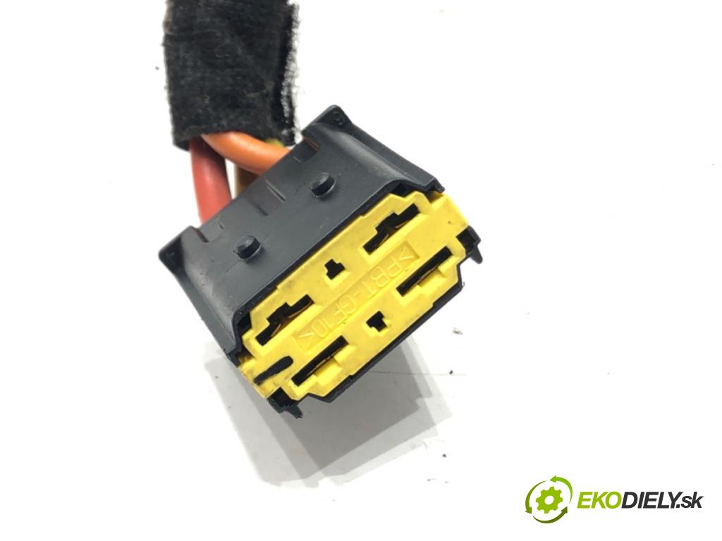 DACIA DUSTER (HS_) 2010 - 2018    1.6 16V 77 kW [105 KM] benzyna 2010 - 2018  spinačka 8200826300 (Spínacie skrinky a kľúče)