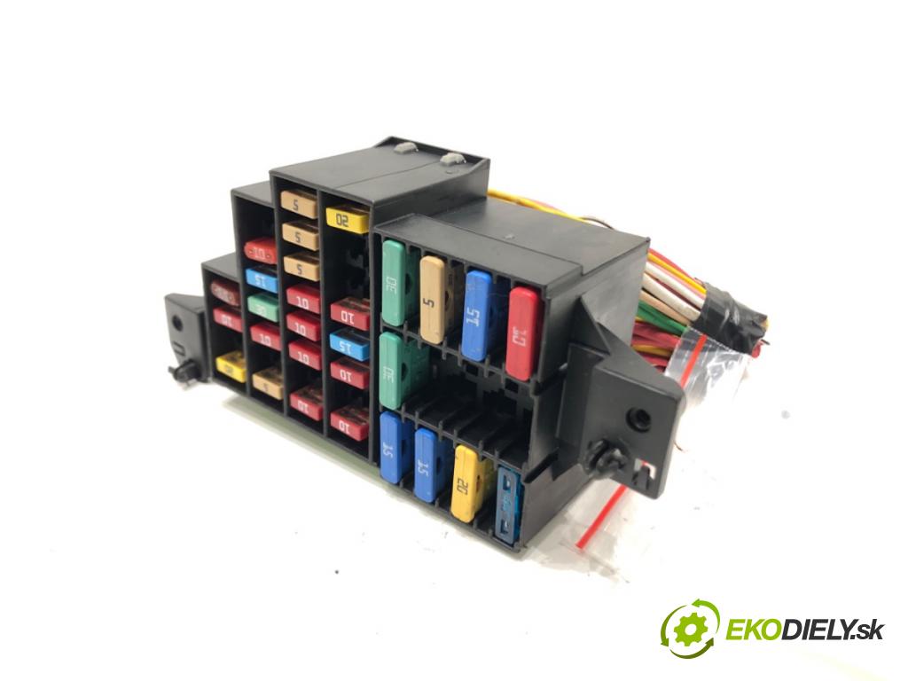 DACIA DUSTER (HS_) 2010 - 2018    1.6 16V 77 kW [105 KM] benzyna 2010 - 2018  skříňka poistková 240185934R (Pojistkové skříňky)