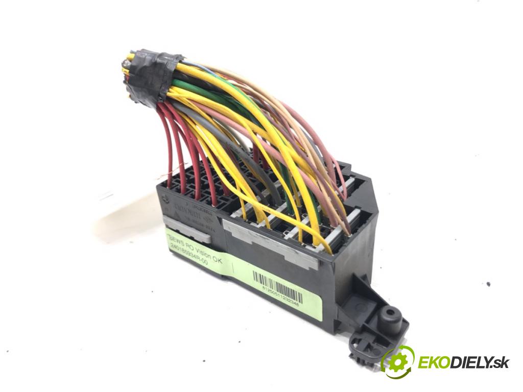 DACIA DUSTER (HS_) 2010 - 2018    1.6 16V 77 kW [105 KM] benzyna 2010 - 2018  skříňka poistková 240185934R (Pojistkové skříňky)