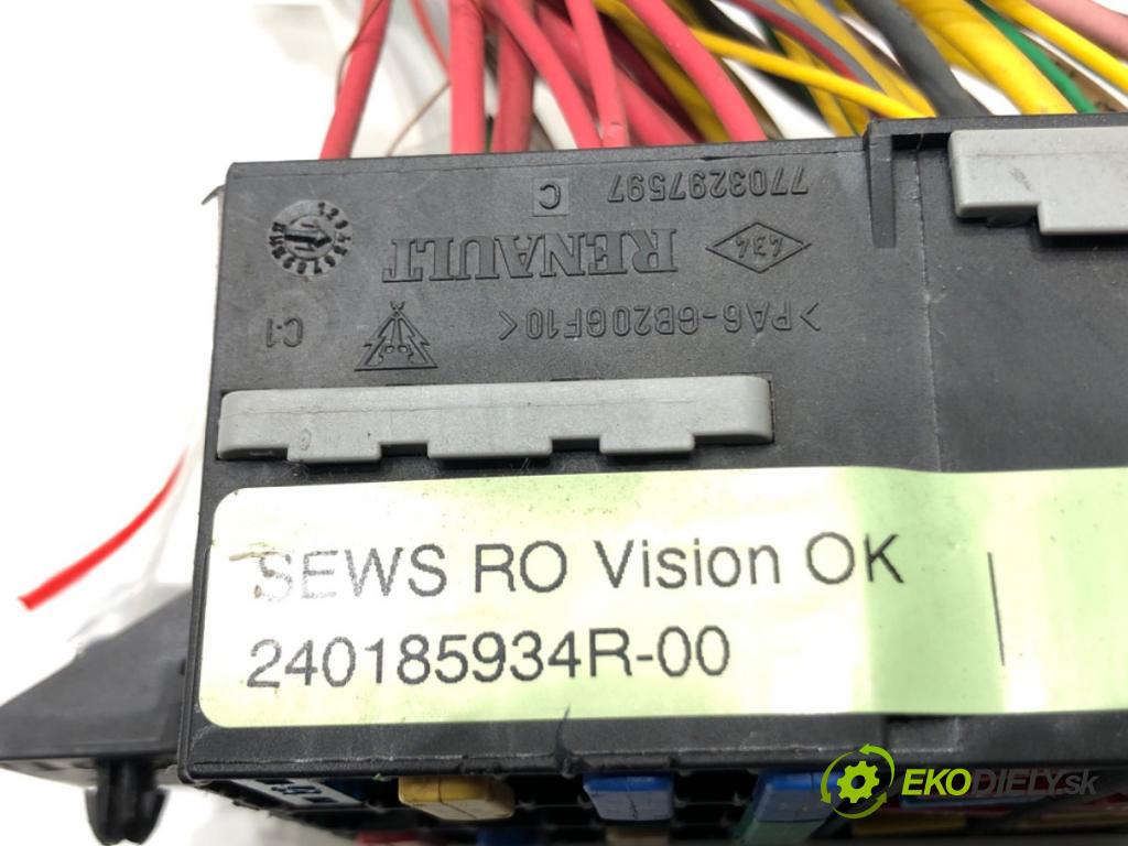 DACIA DUSTER (HS_) 2010 - 2018    1.6 16V 77 kW [105 KM] benzyna 2010 - 2018  skříňka poistková 240185934R (Pojistkové skříňky)