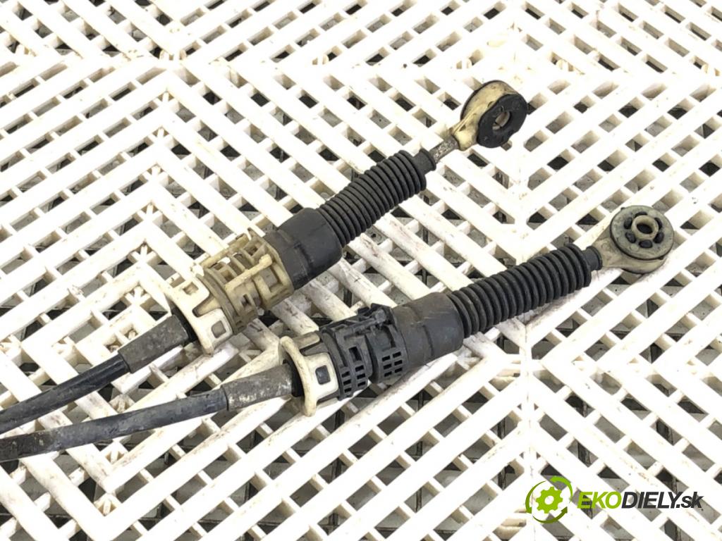 DACIA DUSTER (HS_) 2010 - 2018    1.6 16V 77 kW [105 KM] benzyna 2010 - 2018  Kulisa 8200760429D (Rýchlostné páky / kulisy)