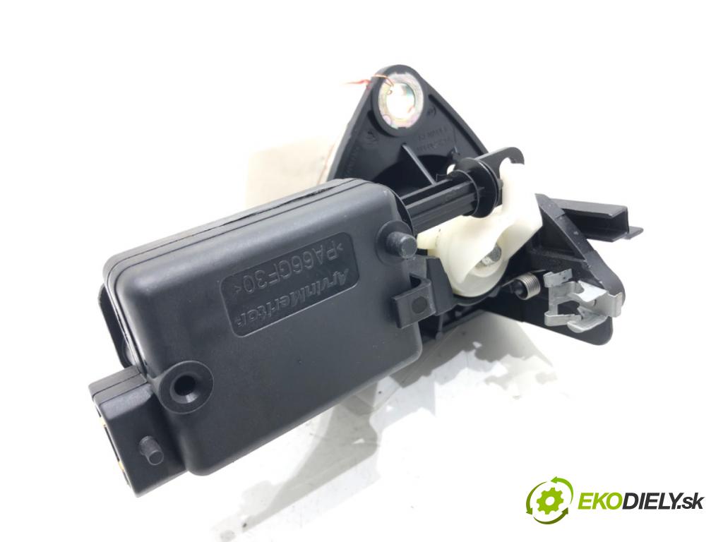 DACIA DUSTER (HS_) 2010 - 2018    1.6 16V 77 kW [105 KM] benzyna 2010 - 2018  klika dveří zadní část 906062426R
