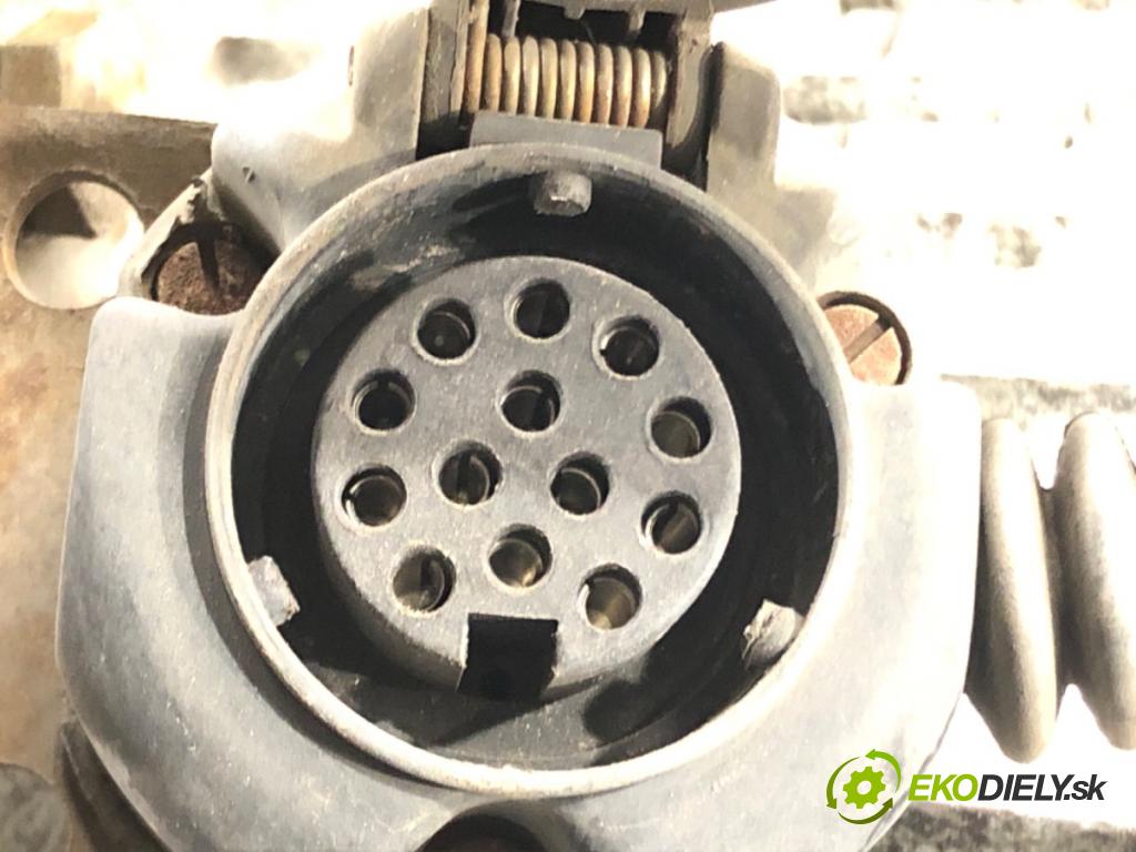 DACIA DUSTER (HS_) 2010 - 2018    1.6 16V 77 kW [105 KM] benzyna 2010 - 2018  Hák tažné zařízení 511608803R (Tažná zařízení)