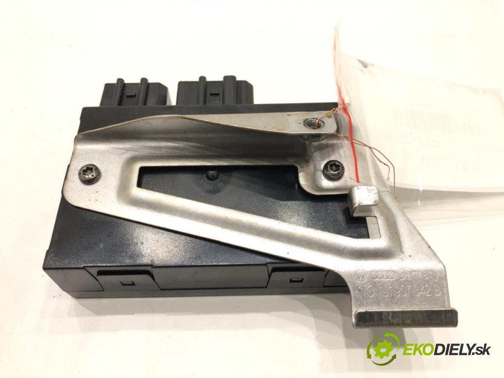 VW GOLF IV (1J1) 1997 - 2008    1.4 16V 55 kW [75 KM] benzyna 1997 - 2004  Modul komfortu 1C0959799B (Moduly komfortu)