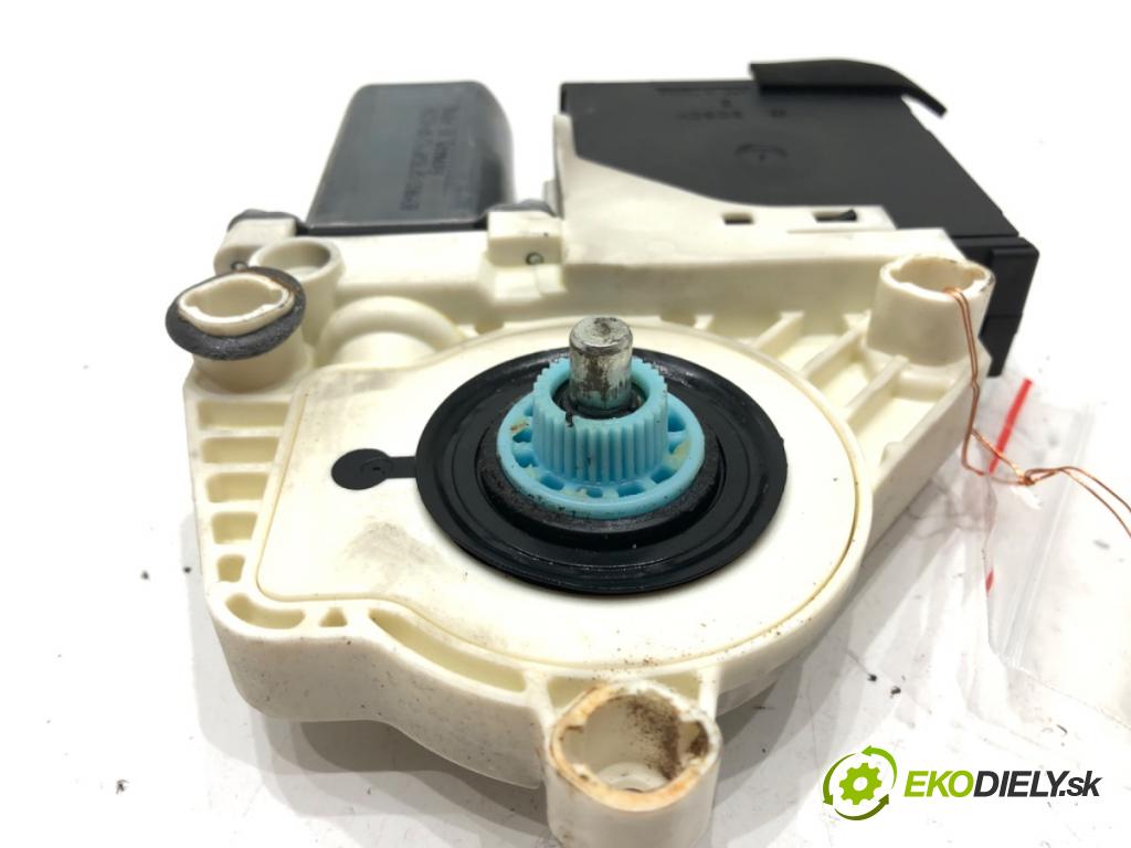 VW PASSAT B6 Variant (3C5) 2005 - 2011    1.9 TDI 77 kW [105 KM] olej napędowy 2005 - 2010  motor sťahovaní okna levý přední část 1K0959793L