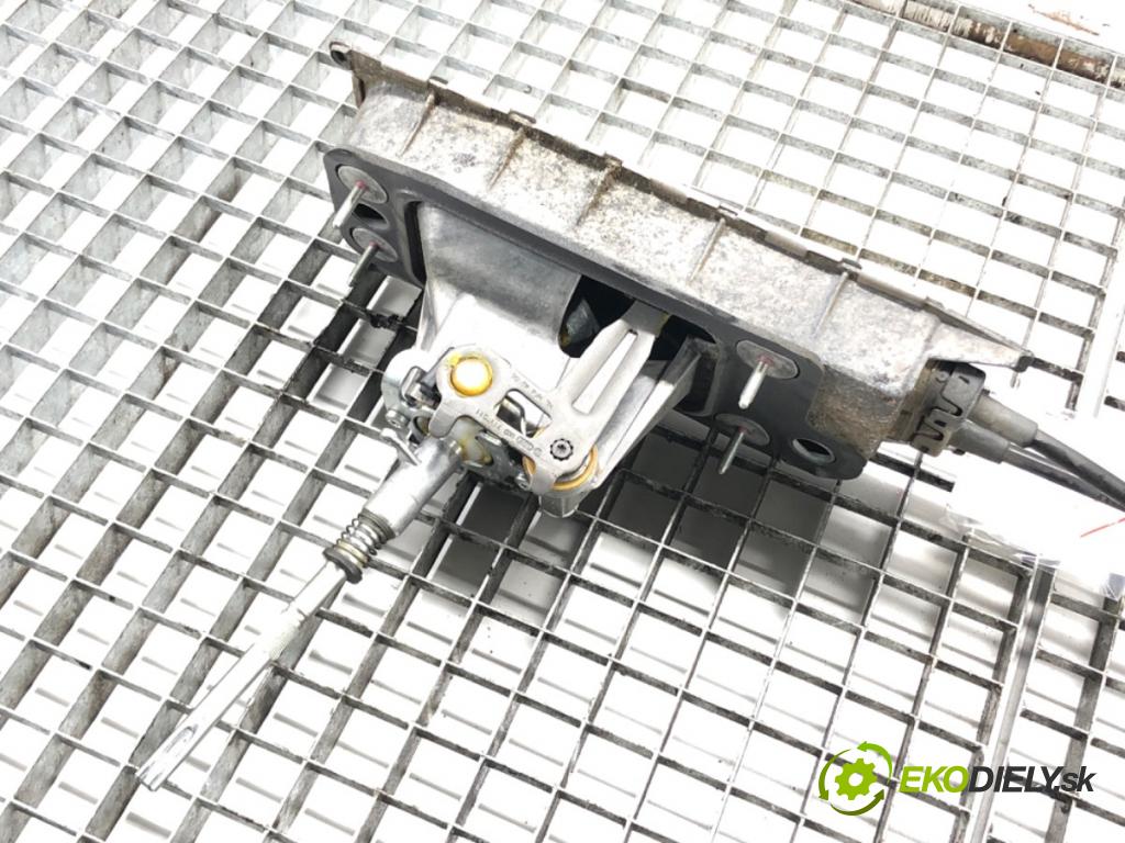 VW PASSAT B6 Variant (3C5) 2005 - 2011    1.9 TDI 77 kW [105 KM] olej napędowy 2005 - 2010  Kulisa 1K0711091A (Rýchlostné páky / kulisy)