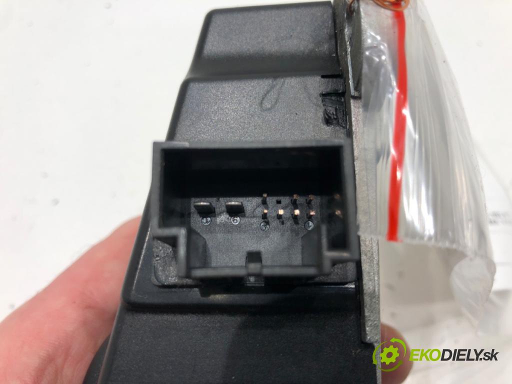 VW PASSAT B6 Variant (3C5) 2005 - 2011    1.9 TDI 77 kW [105 KM] olej napędowy 2005 - 2010  blokáda volantu 3C0905861F (Ostatné)